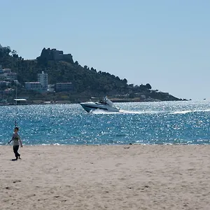 A Pie De Playa, Climatizado Y Parking , Roses Espagne